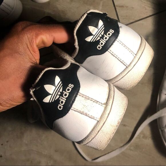 Adidas Shell Toe Superstars - Picture 1 of 3